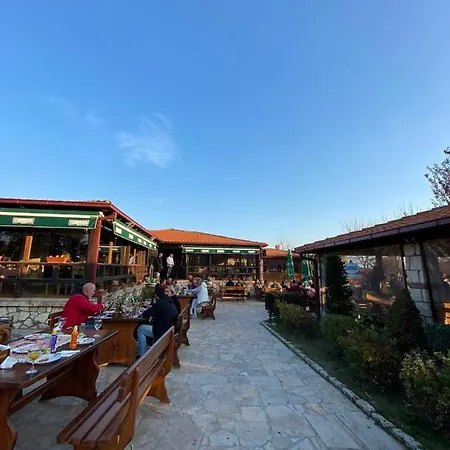 Etno Selo Zlatno Bure 3*