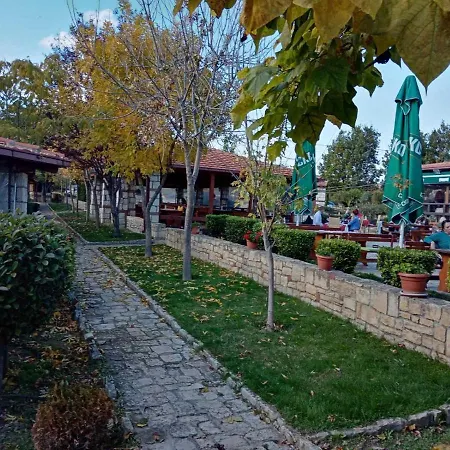 Etno Selo Zlatno Bure 3* Skopje
